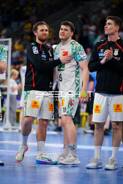 Albin Lagergren (#21) und Elvar Örn Jonsson (#19; SC Magdeburg) nach dem Spiel