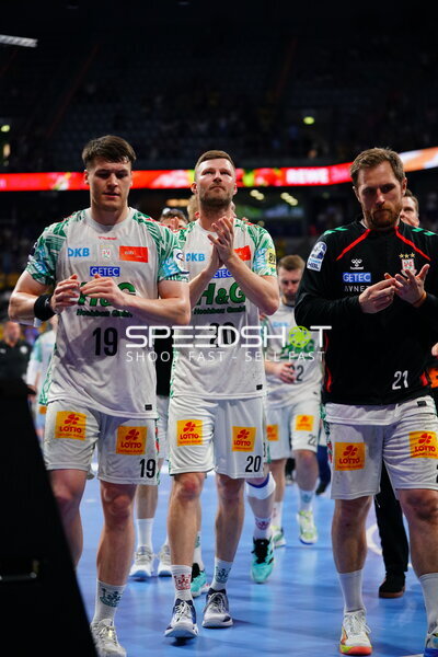 Elvar Örn Jonsson, Philipp Weber und Albin Lagergren (SC Magdeburg) nach dem Spiel