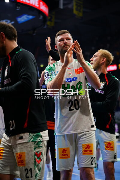 Philipp Weber (#20; SC Magdeburg) applaudiert nach dem Spiel
