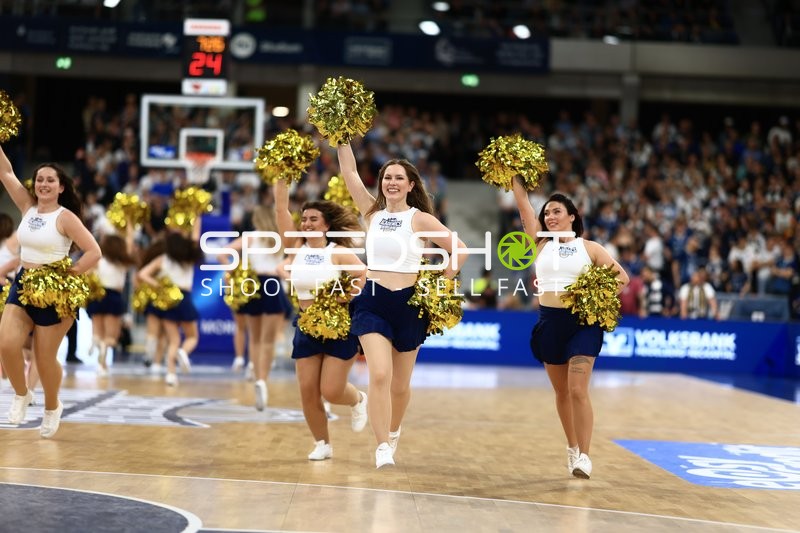Cheerleader der MLP Academics Heidelberg im SNP Dome
