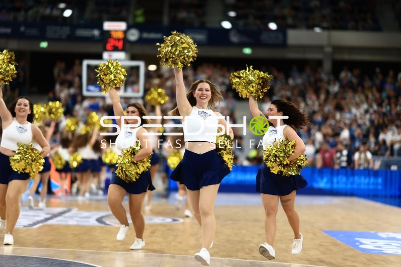 Cheerleader der MLP Academics Heidelberg im SNP Dome