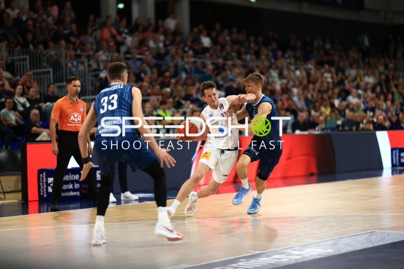 Dribbling und Verteidigung im SNP Dome