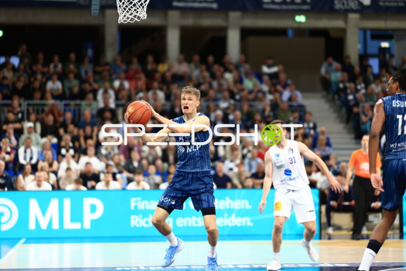 Würzner passt, Reaves verteidigt, Niklas Würzner #2