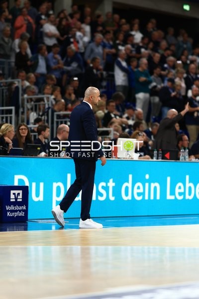 Trainer von MLP Academics Heidelberg an der Seitenlinie