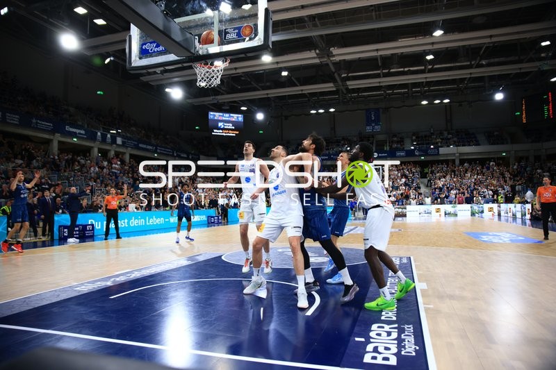 Reboundkampf im SNP Dome