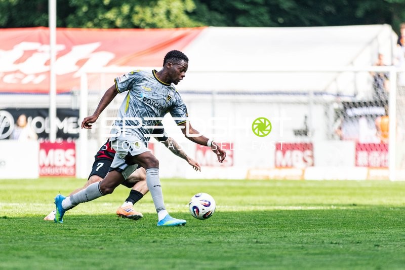 Zweikampf um den Ball