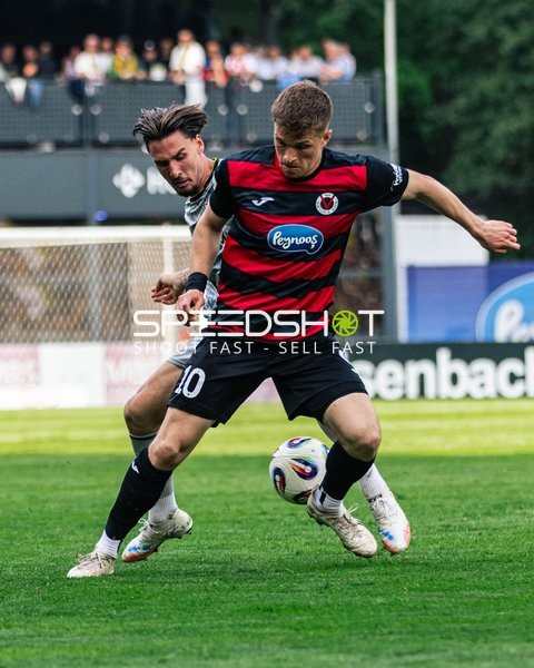 Zweikampf um den Ball