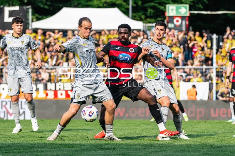 Zweikampf um den Ball