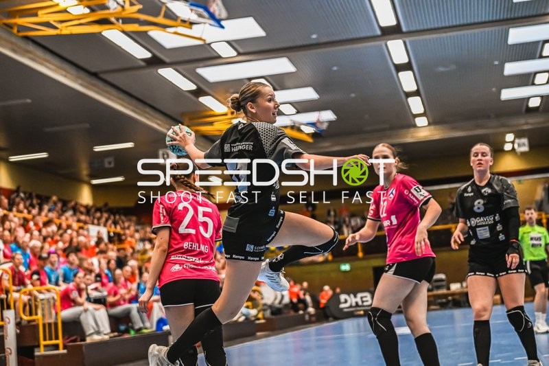 Szene mit Hanna Walther (17; HSG Bensheim/Auerbach U19) und Jolina Behling (25; HSG Stuttgart/Metzingen)