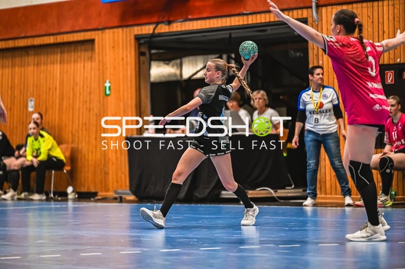 Szene mit pauline Borrmann (8; HSG Bensheim/Auerbach U19) und 9; HSG Stuttgart/Metzingen