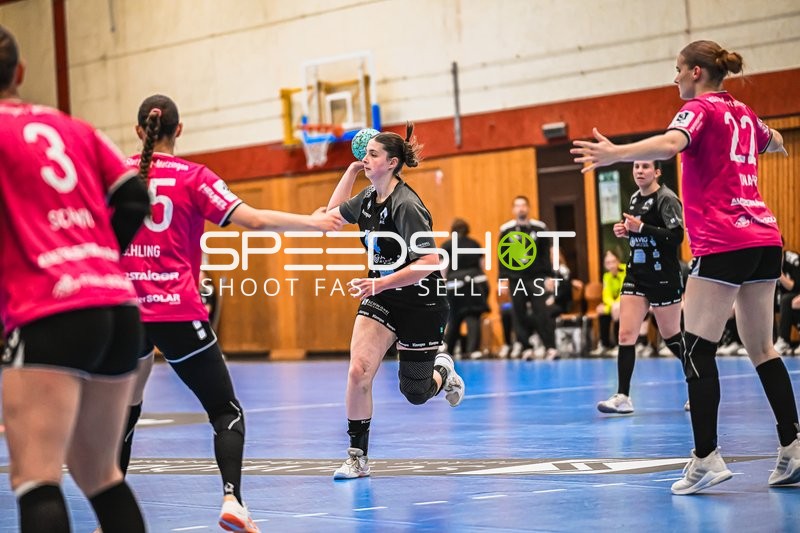 Szene mit Nelly Müller (14; HSG Bensheim/Auerbach U19) und Gegnerinnen