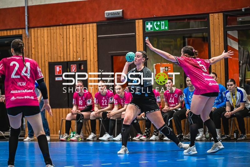 Szene mit pauline Borrmann (8; HSG Bensheim/Auerbach U19) und 7; HSG Stuttgart/Metzingen
