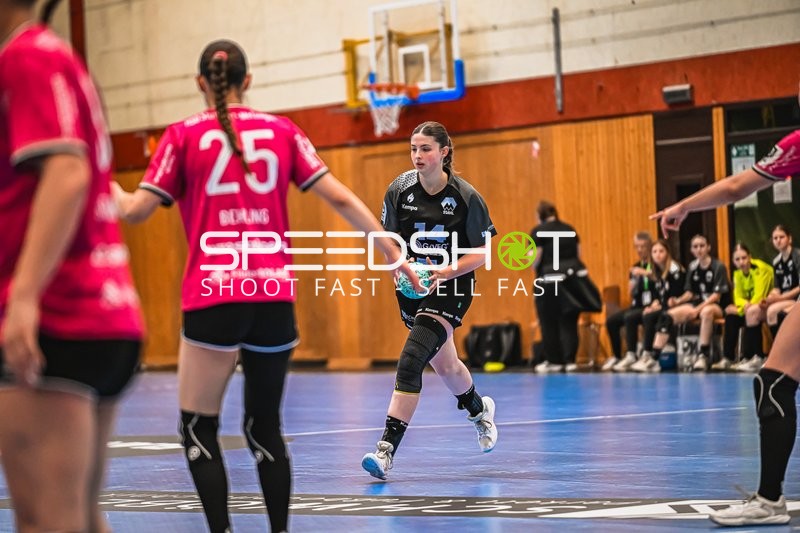 Szene mit Jolina Behling (25; HSG Stuttgart/Metzingen) und Nelly Müller (14; HSG Bensheim/Auerbach U19)