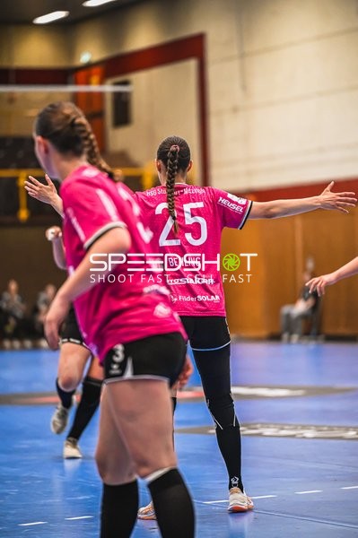 Szene mit Jolina Behling (25; HSG Stuttgart/Metzingen) und Rahel Noa Maisch (21; HSG Stuttgart/Metzingen)