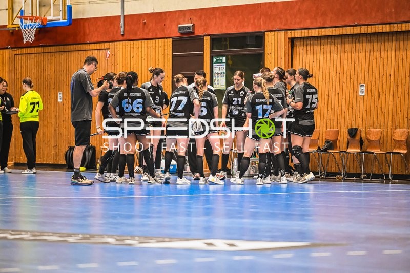 Szene mit Muanji-Leylla Mukanya (66; HSG Bensheim/Auerbach U19) und Teamkollegen