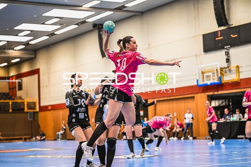 Szene mit Ermira Lutolli (10; HSG Stuttgart/Metzingen) und Lea Meier (10; HSG Bensheim/Auerbach U19)