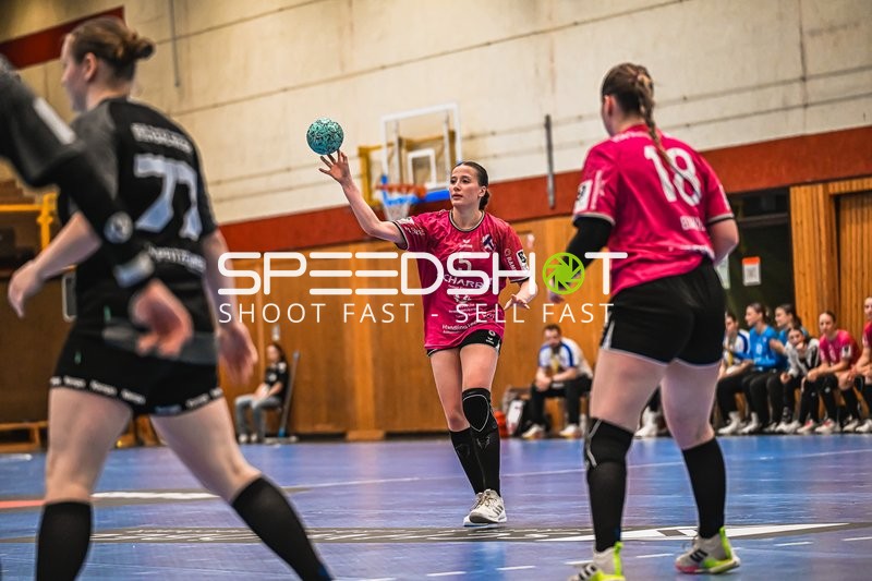 Szene mit Ida Widmann (5; HSG Stuttgart/Metzingen) und Lara Baric (18; HSG Stuttgart/Metzingen)