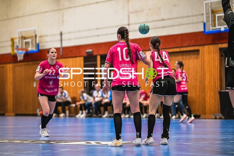 Szene mit Ermira Lutolli (10; HSG Stuttgart/Metzingen) und Klara Schlipf (44; HSG Stuttgart/Metzingen)