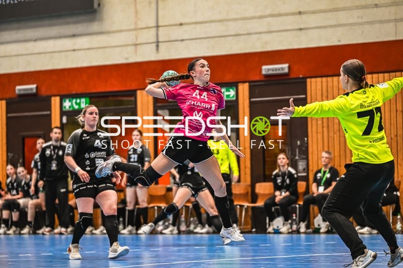 Szene mit Klara Schlipf (44; HSG Stuttgart/Metzingen) und 71; HSG Bensheim/Auerbach U19