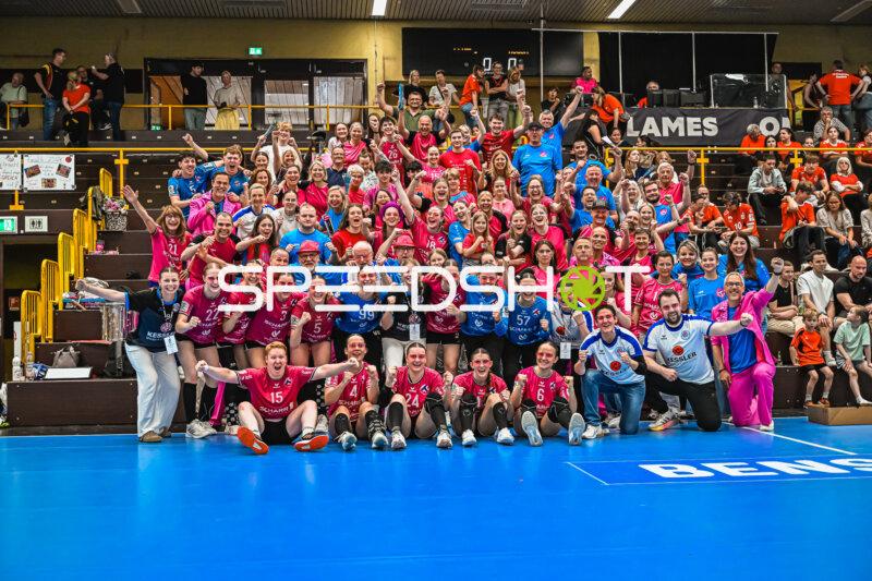 Jubel mit Malin Lange (3; HSG Bensheim/Auerbach U19) und Anna Noe (1; HSG Stuttgart/Metzingen)