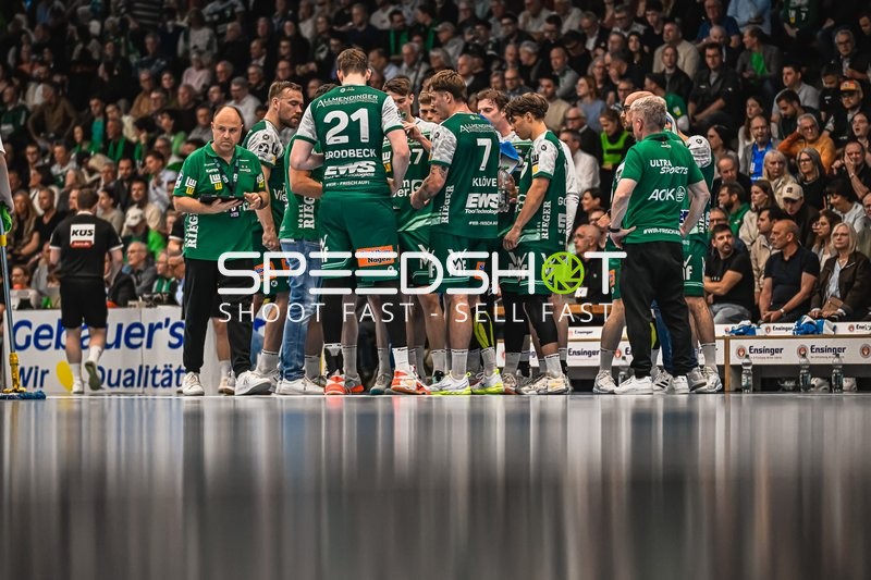 Szene mit Justin Müller (25; HSG Wetzlar) und Nemanja Zelenovic (42; HSG Wetzlar)