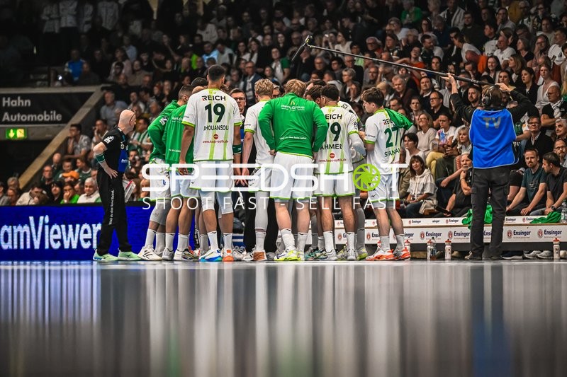 Besprechung mit {57_?} in der EWS Arena