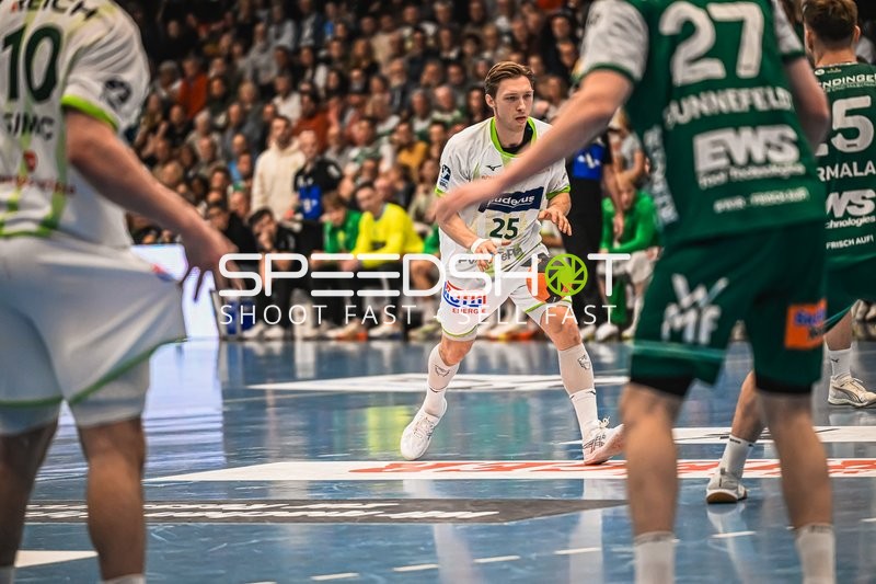 Szene mit Ludvig Jurmala Åström (25; Frisch Auf Göppingen) und Phil Spandau (27; HSG Wetzlar)