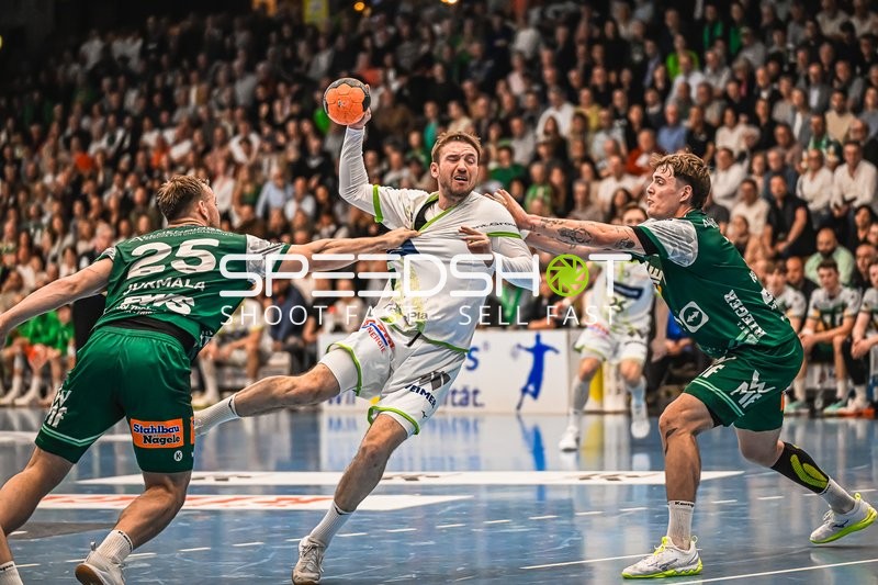 Szene mit Dominik Mappes (7; HSG Wetzlar) und Ludvig Jurmala Åström (25; Frisch Auf Göppingen)