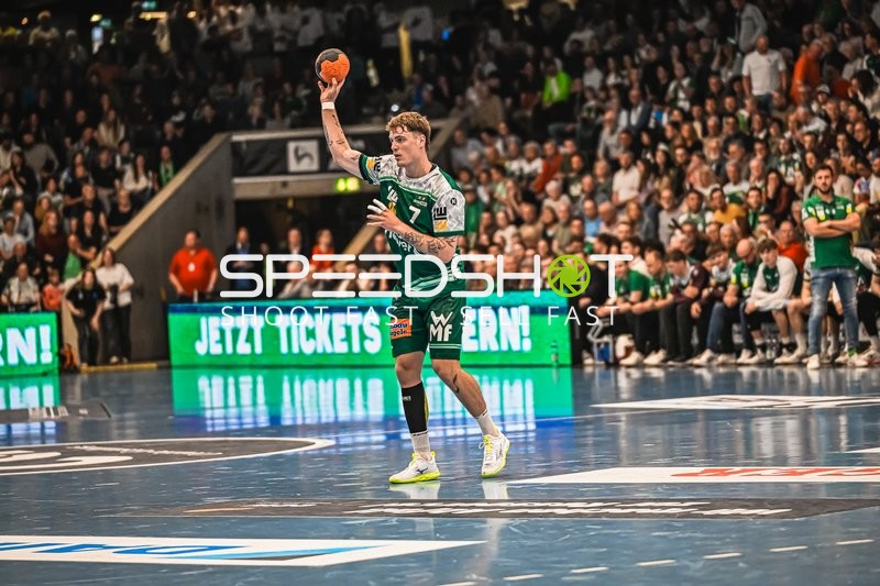 Szene mit Dominik Mappes (7; HSG Wetzlar) in der EWS Arena