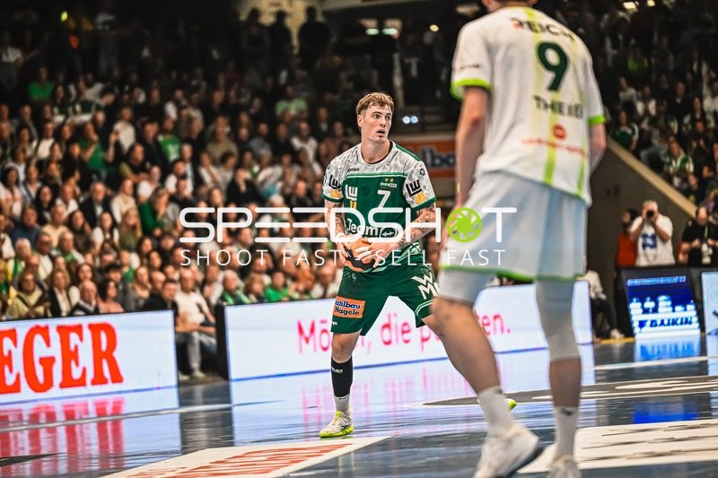 Szene mit Dominik Mappes (7; HSG Wetzlar) und 9; Frisch Auf Göppingen