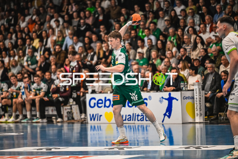 Szene mit Nikola Grahovac (2; HSG Wetzlar) und Victor Klöve (7; Frisch Auf Göppingen)