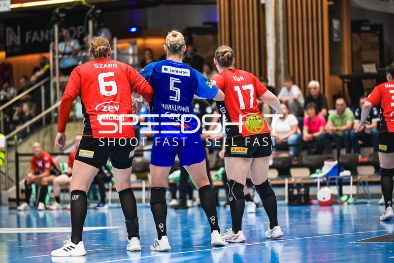 Szene mit 6; BSV Sachsen Zwickau, Kim Hinkelmann (5; Sport-Union Neckarsulm) und Charlotte Kehr (17; BSV Sachsen Zwickau)