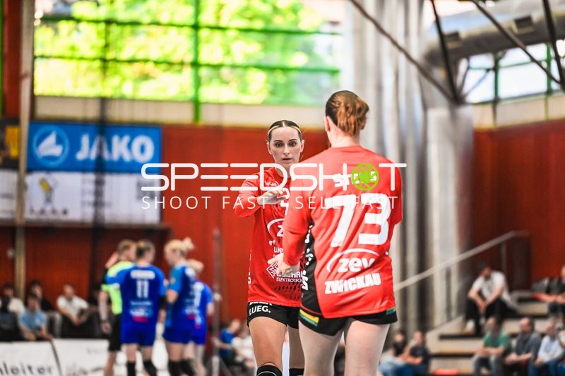 Szene mit Zoe Stens (73; BSV Sachsen Zwickau) und Julia Niewiadomska (44; BSV Sachsen Zwickau)