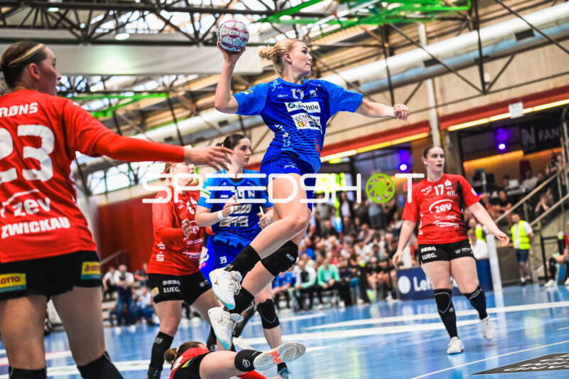 Szene mit Merle Albers (39; Sport-Union Neckarsulm) und Gegnerinnen