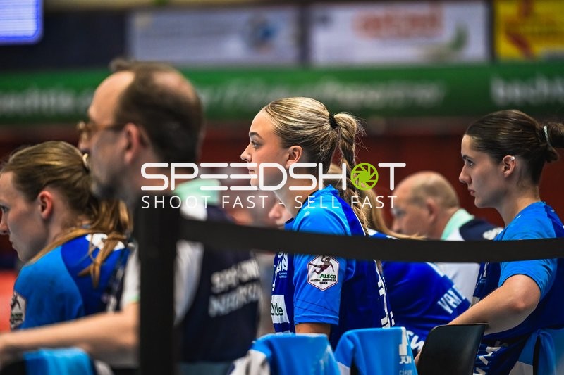 Szene mit Kim Hinkelmann (5; Sport-Union Neckarsulm) und Angunn Gudmestad (7; Sport-Union Neckarsulm)