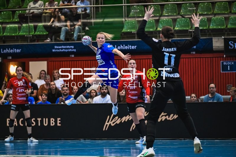 Szene mit Lena Ivancok (29; Sport-Union Neckarsulm) und Lilly Jansen (11; BSV Sachsen Zwickau)