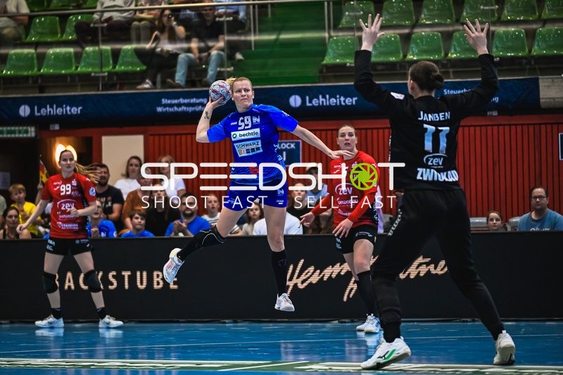 Szene mit Lena Ivancok (29; Sport-Union Neckarsulm) und Gegnern