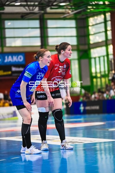 Szene mit Meret Ossenkopp (22; Sport-Union Neckarsulm) und Victoria Hasselbusch (31; BSV Sachsen Zwickau)