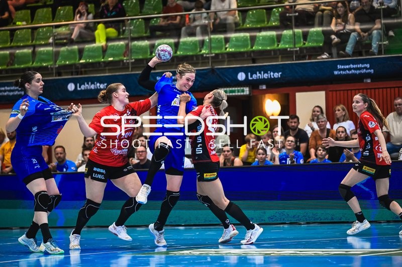 Szene mit Annefleur Bruggeman (11; Sport-Union Neckarsulm) und Merle Albers (39; Sport-Union Neckarsulm)