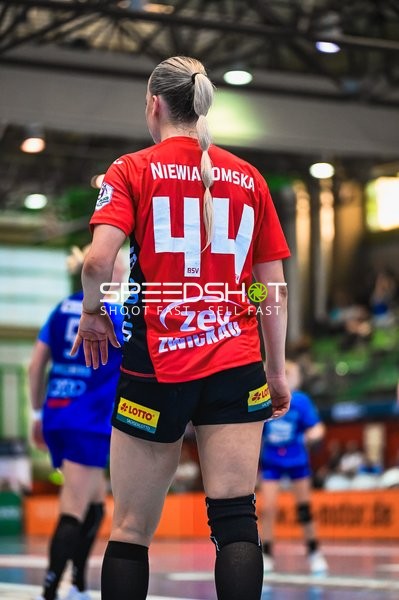 Szene mit Julia Niewiadomska (44; BSV Sachsen Zwickau) in der Ballei