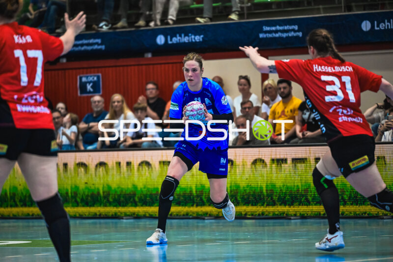 Szene mit Annefleur Bruggeman (11; Sport-Union Neckarsulm) und Victoria Hasselbusch (31; BSV Sachsen Zwickau)