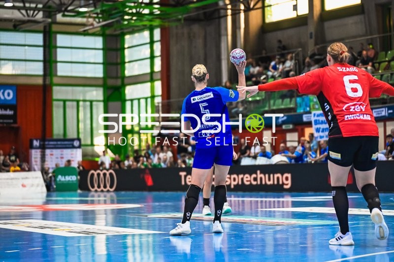 Szene mit Kim Hinkelmann (5; Sport-Union Neckarsulm) und 6; BSV Sachsen Zwickau