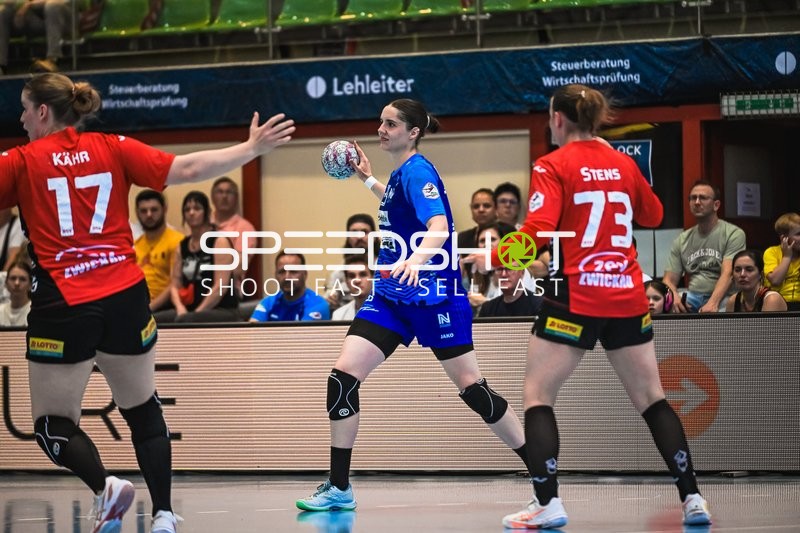 Szene mit Merle Albers (39; Sport-Union Neckarsulm) und Gegnerinnen