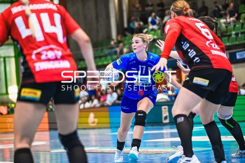 Szene mit Lynn Holtman (17; Sport-Union Neckarsulm) und Gegnerinnen
