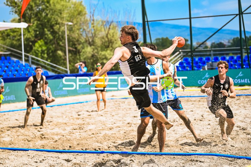 LIEBECK Lennart (#3; Deutschland Beachhandball) beim Wurfversuch in Zagreb