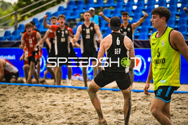 Lars Zelser (#6; Deutschland) beim Jubel nach Torerfolg in Zagreb