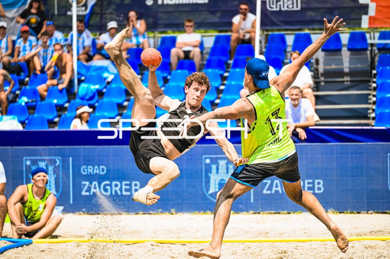 Deutschland Beachhandball beim spektakulären Wurfversuch gegen Argentinien (#13)