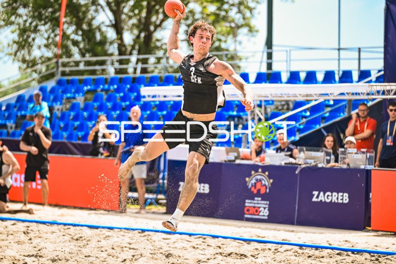 LIEBECK Lennart (#3; Deutschland Beachhandball) beim Sprungwurf in Zagreb