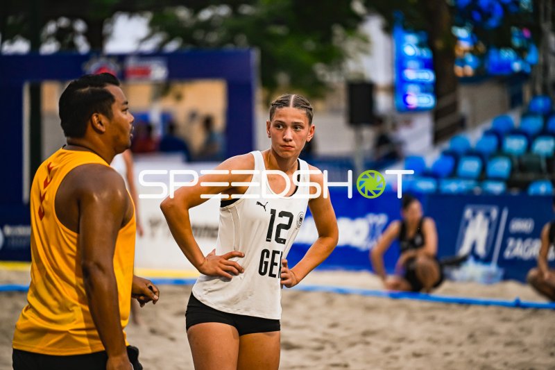 Dilayla Alarslan (#12; Deutsche Frauen Beachhandball Nationalmannschaft) im Gespräch