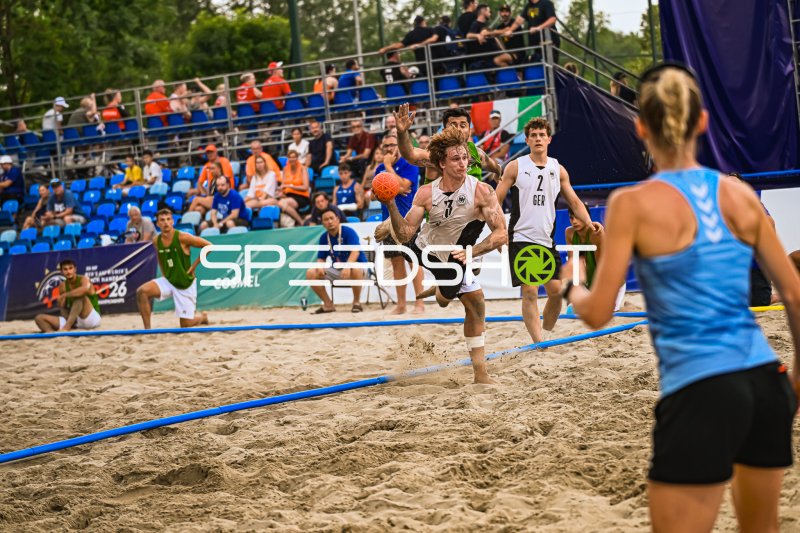 LIEBECK Lennart (#3; Deutschland Beachhandball) im Wurfangriff in Zagreb